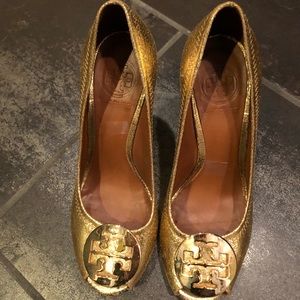 Tory Burch Metallic Gold Wedges ✨